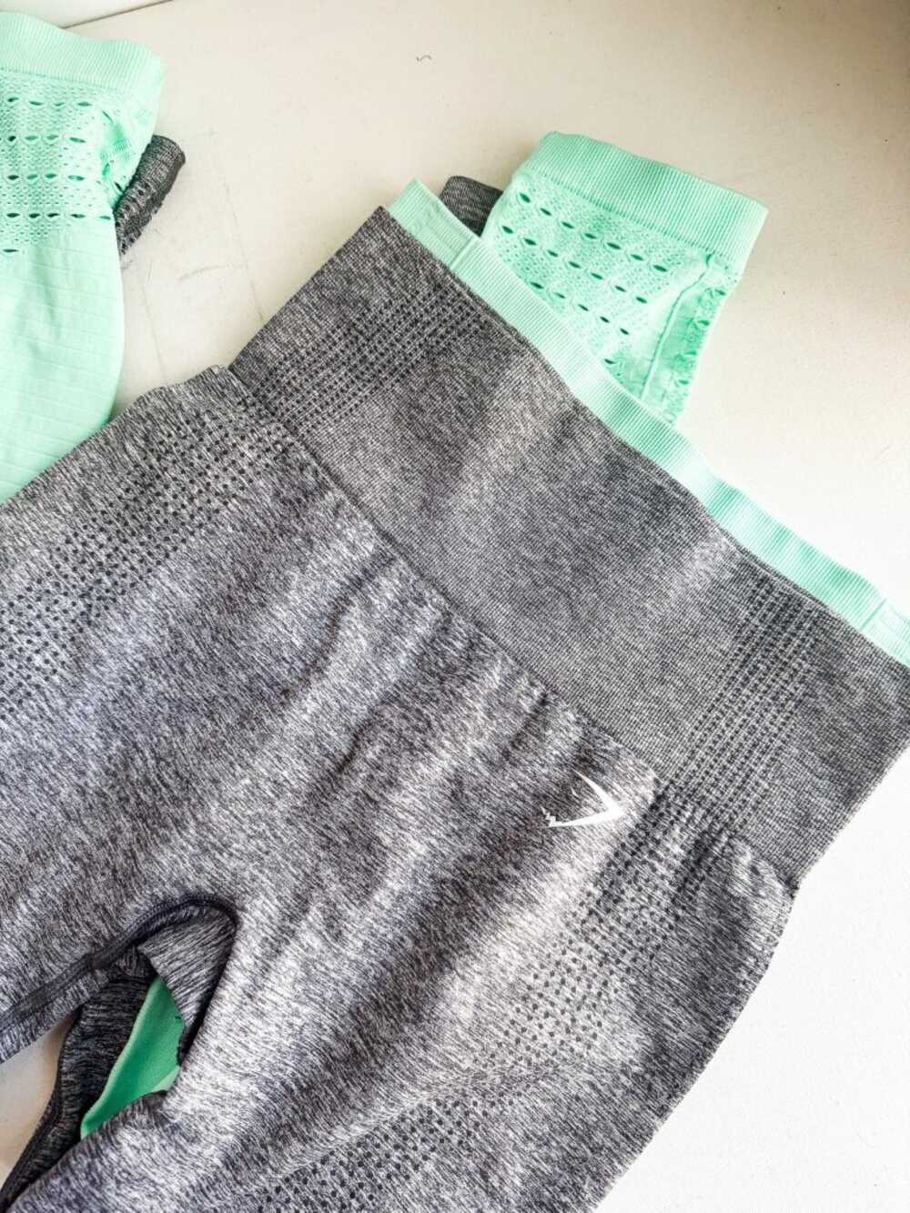 GYMSHARK 2Pairs leggings Mint Green + Grey Small